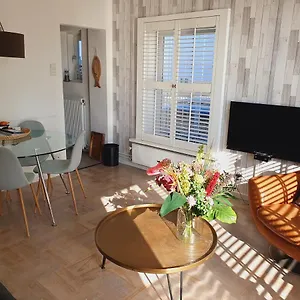 Bed & Breakfast At Rs, Den Haag